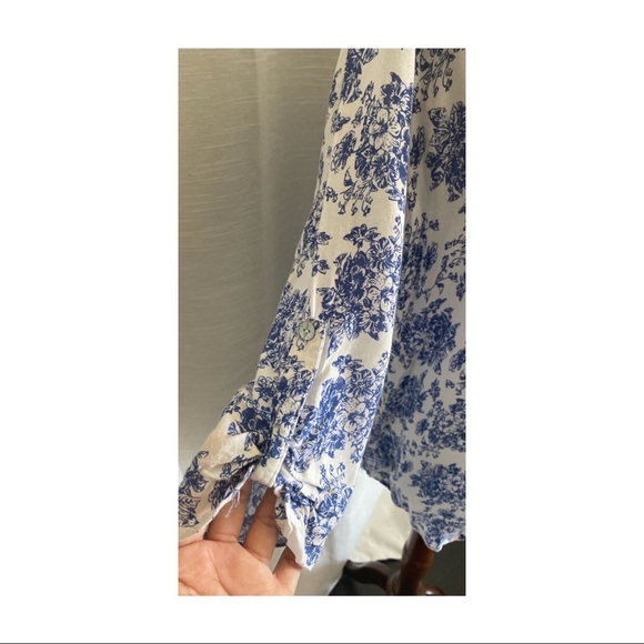 Porcelain Pattern Blouse - Picture 3 of 5